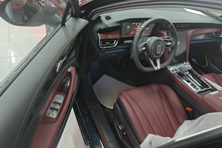 Used Hongqi H5 2025 Model 2.0T Automatic Xuan Ying 2 Million Units Commemorative Edition Driver Seat