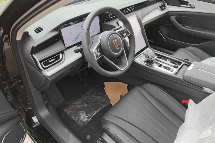 Used Hongqi H5 2025 2.0T Automatic Flag Edition – 500 000 Units Commemorative Version Driver Seat