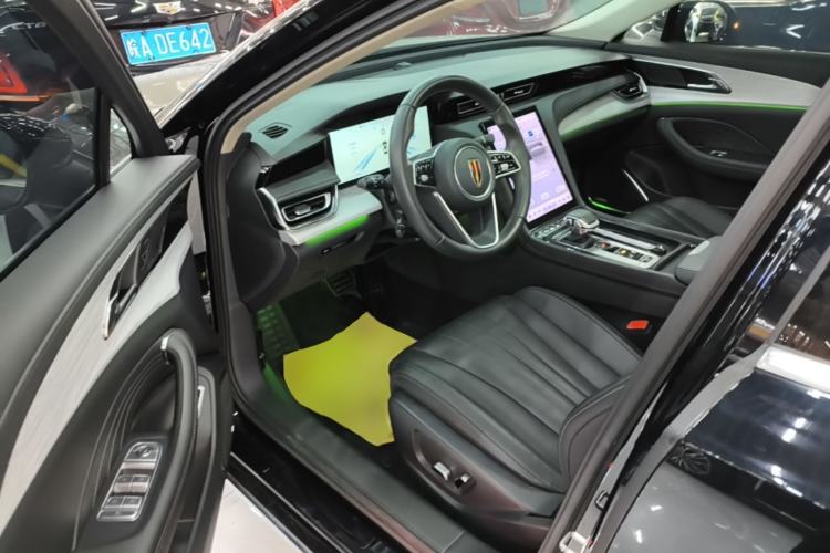 Used Hongqi H5 2025 2.0T Automatic Flag Edition – 500 000 Units Commemorative Version Driver Seat