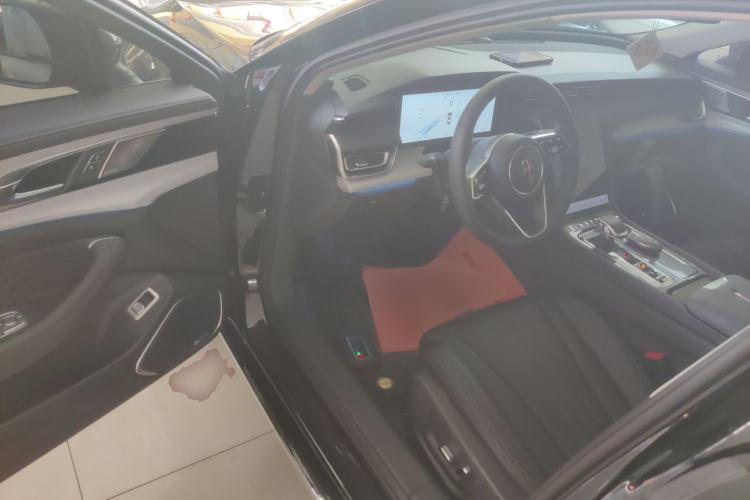 Used Hongqi H5 2025 2.0T Automatic Flag Edition – 500 000 Units Commemorative Version Driver Seat