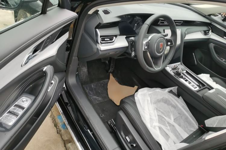 Used Hongqi H5 2025 2.0T Automatic Flag Edition – 500 000 Units Commemorative Version Driver Seat