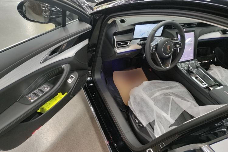 Used Hongqi H5 2025 2.0T Automatic Flag Edition – 500 000 Units Commemorative Version Driver Seat