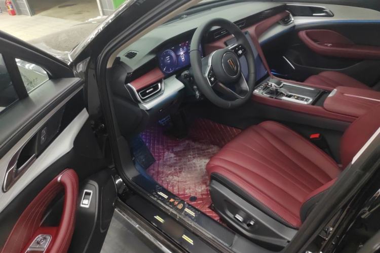 Used Hongqi H5 2025 2.0T Automatic Flag Edition – 500 000 Units Commemorative Version Driver Seat
