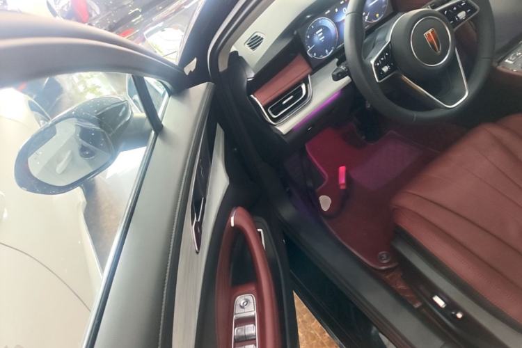 Used Hongqi H5 2025 2.0T Automatic Flag Edition – 500 000 Units Commemorative Version Driver Seat