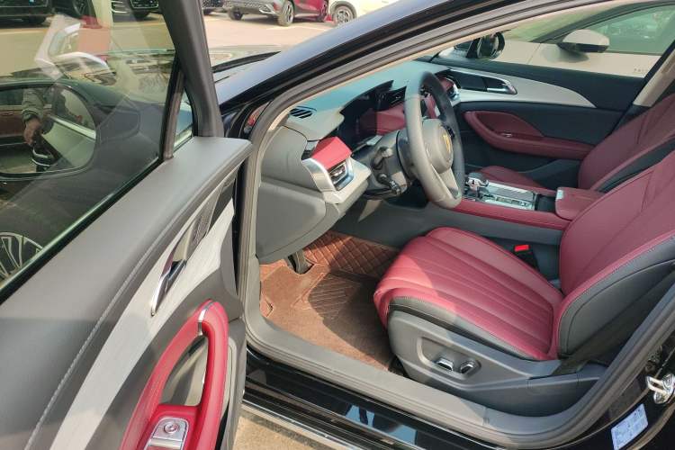 Used Hongqi H5 2025 2.0T Automatic Flag Edition – 500 000 Units Commemorative Version Driver Seat