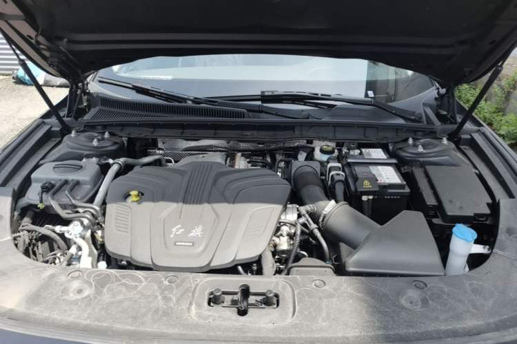 Used Hongqi H5 2025 2.0T Automatic Flag Edition – 500 000 Units Commemorative Version Engine Bay