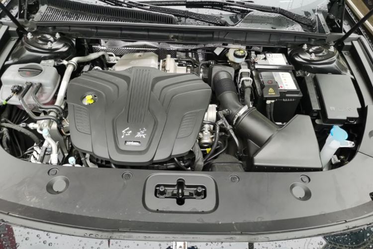 Used Hongqi H5 2025 2.0T Automatic Flag Edition – 500 000 Units Commemorative Version Engine Bay