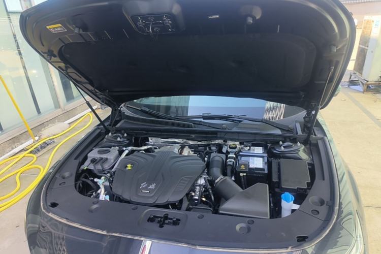 Used Hongqi H5 2025 2.0T Automatic Flag Edition – 500 000 Units Commemorative Version Engine Bay