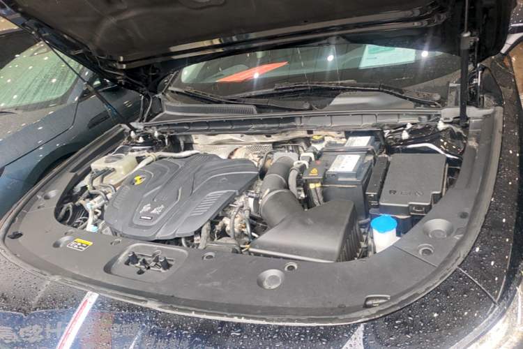 Used Hongqi H5 2025 2.0T Automatic Flag Edition – 500 000 Units Commemorative Version Engine Bay