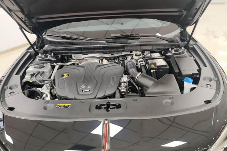 Used Hongqi H5 2025 Model 2.0T Automatic Xuan Ying 2 Million Units Commemorative Edition Engine Bay