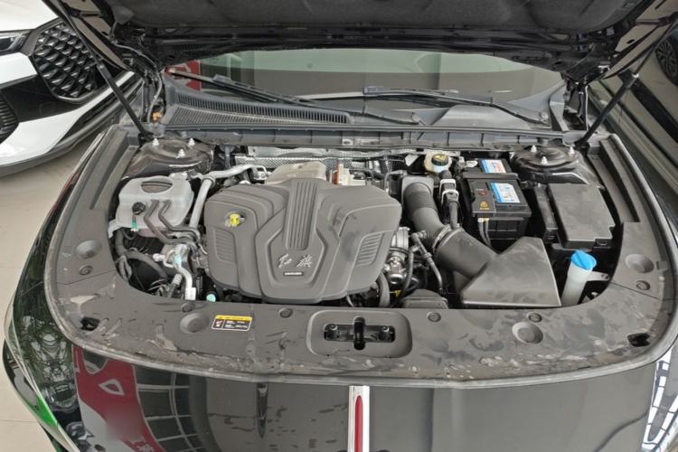 Used Hongqi H5 2025 2.0T Automatic Flag Edition – 500 000 Units Commemorative Version Engine Bay