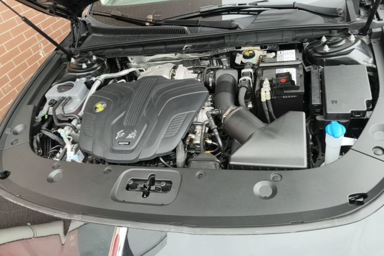 Used Hongqi H5 2025 2.0T Automatic Flag Edition – 500 000 Units Commemorative Version Engine Bay