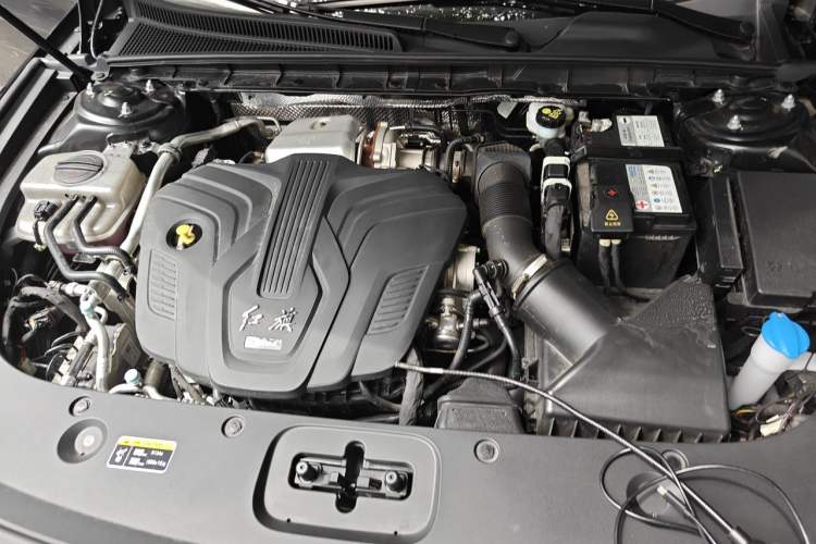 Used Hongqi H5 2025 2.0T Automatic Flag Edition – 500 000 Units Commemorative Version Engine Bay