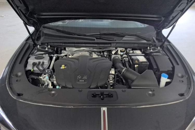 Used Hongqi H5 2025 2.0T Automatic Flag Edition – 500 000 Units Commemorative Version Engine Bay