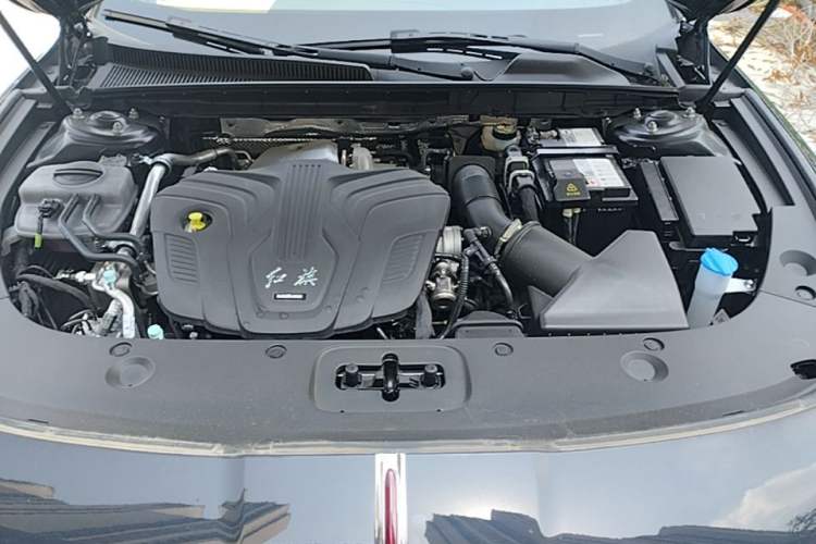 Used Hongqi H5 2025 2.0T Automatic Flag Edition – 500 000 Units Commemorative Version Engine Bay