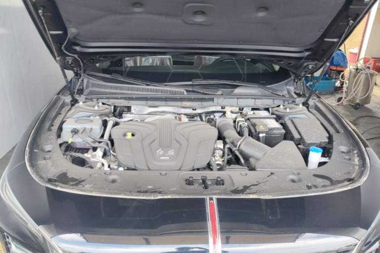 Used Hongqi H5 2025 2.0T Automatic Flag Edition – 500 000 Units Commemorative Version Engine Bay