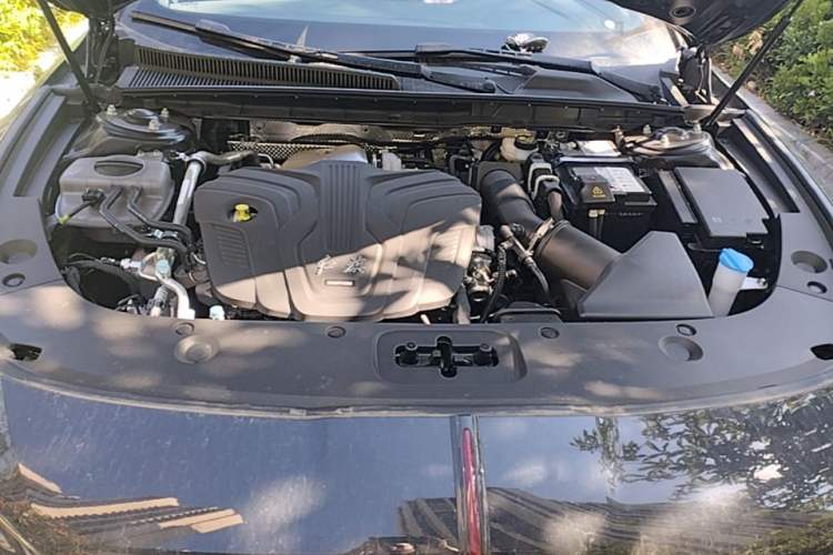 Used Hongqi H5 2025 2.0T Automatic Xuan Ying Edition Engine Bay