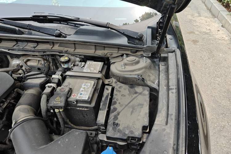 Used Hongqi H5 2025 1.5T DCT Qiyun 500 000th Unit Commemorative Edition Engine Bay Left