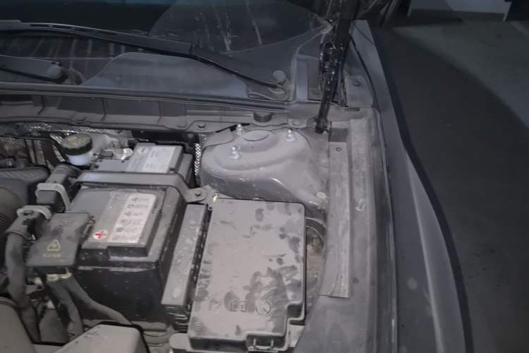 Used Hongqi H5 2025 2.0T Automatic Xuan Ying Edition Engine Bay Left