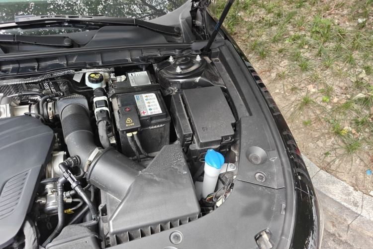 Used Hongqi H5 2025 2.0T Automatic Flag Edition – 500 000 Units Commemorative Version Engine Bay Left