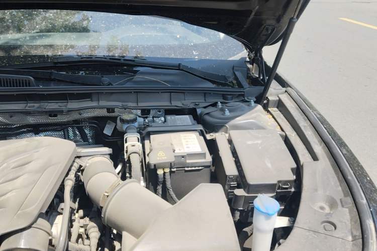 Used Hongqi H5 2025 1.5T DCT Qiyun 500 000th Unit Commemorative Edition Engine Bay Left