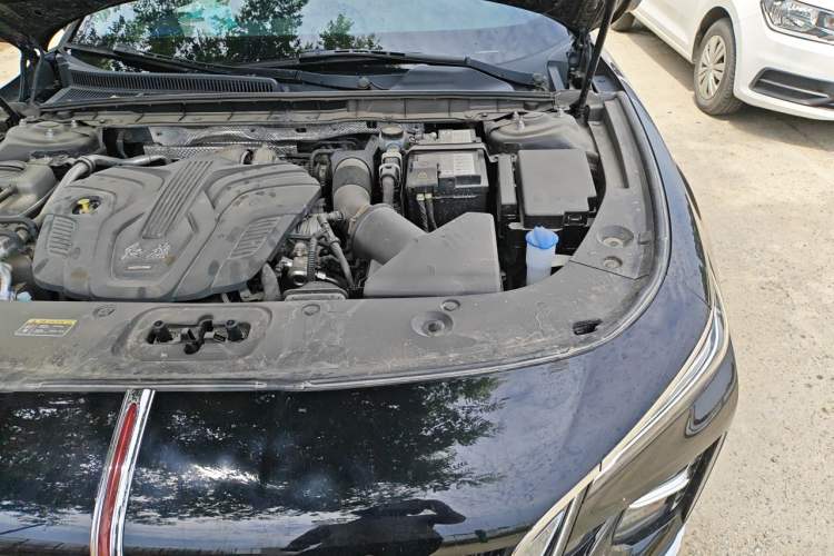 Used Hongqi H5 2025 2.0T Automatic Flag Edition – 500 000 Units Commemorative Version Engine Bay Left
