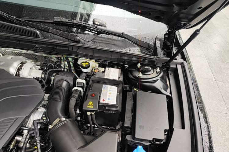 Used Hongqi H5 2025 2.0T Automatic Xuan Ying Edition Engine Bay Left