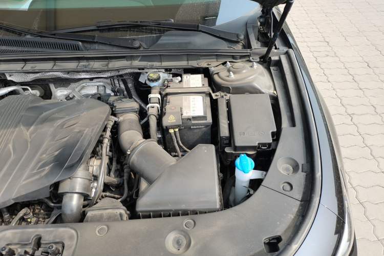 Used Hongqi H5 2025 1.5T DCT Qiyun 500 000th Unit Commemorative Edition Engine Bay Left