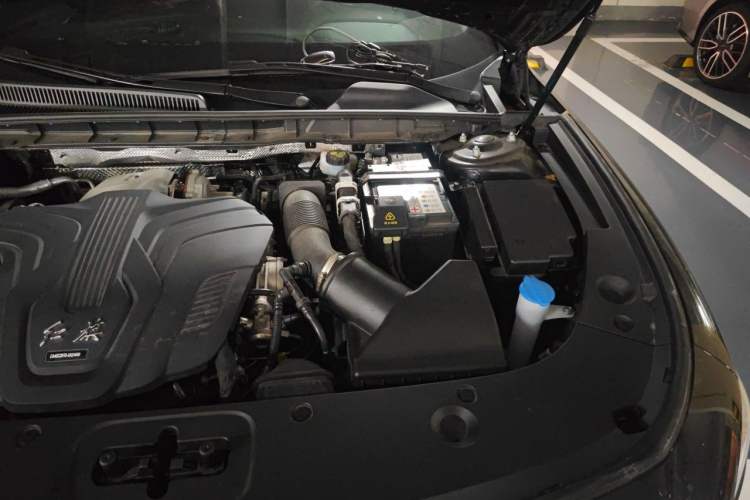 Used Hongqi H5 2025 2.0T Automatic Flag Edition – 500 000 Units Commemorative Version Engine Bay Left