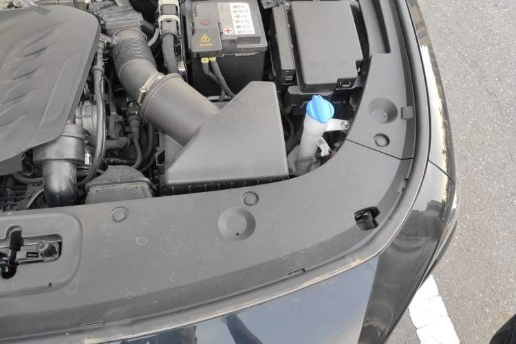 Used Hongqi H5 2025 1.5T DCT Qiyun 500 000th Unit Commemorative Edition Engine Bay Left