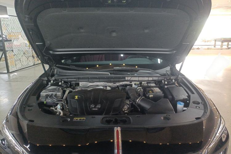 Used Hongqi H5 2025 2.0T Automatic Flag Edition – 500 000 Units Commemorative Version Engine Bay
