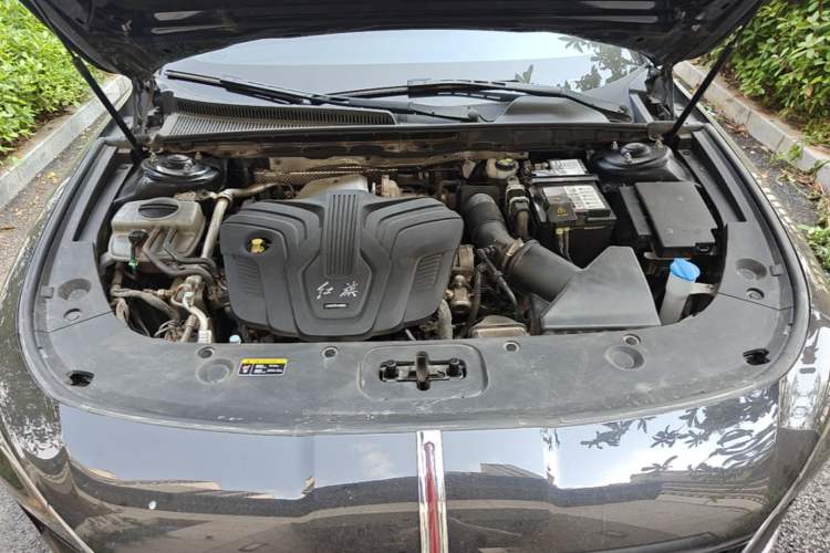 Used Hongqi H5 2025 2.0T Automatic Flag Edition – 500 000 Units Commemorative Version Engine Bay