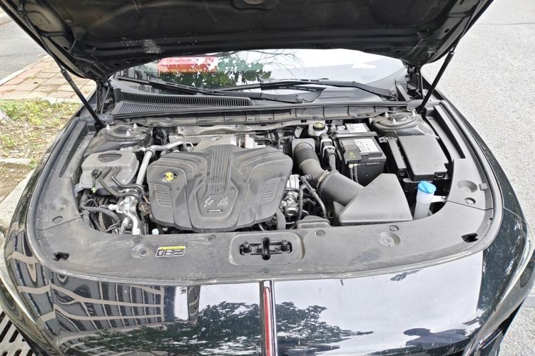 Used Hongqi H5 2025 Model 2.0T Automatic Xuan Ying 2 Million Units Commemorative Edition Engine Bay