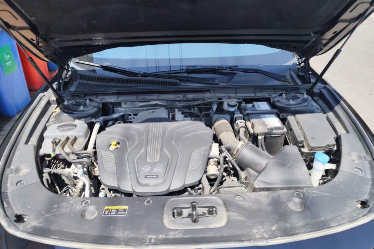 Used Hongqi H5 2025 2.0T Automatic Flag Edition – 500 000 Units Commemorative Version Engine Bay