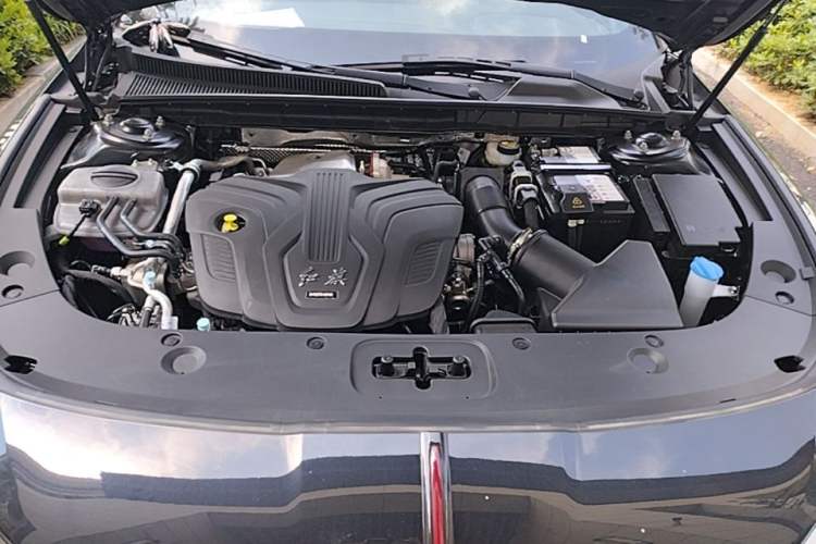 Used Hongqi H5 2025 Model 2.0T Automatic Xuan Ying 2 Million Units Commemorative Edition Engine Bay