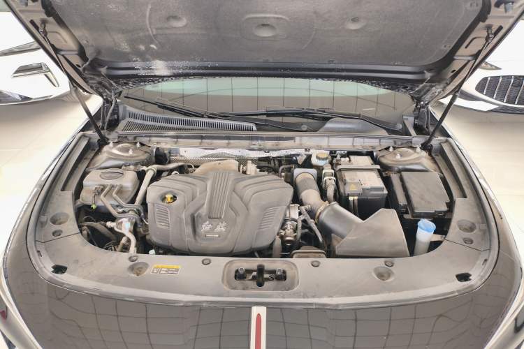 Used Hongqi H5 2025 2.0T Automatic Flag Edition – 500 000 Units Commemorative Version Engine Bay