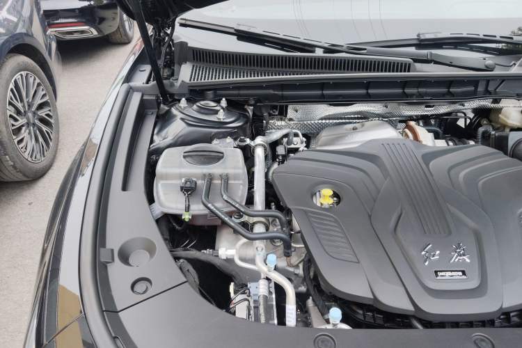 Used Hongqi H5 2025 2.0T Automatic Flag Edition – 500 000 Units Commemorative Version Engine Bay Right