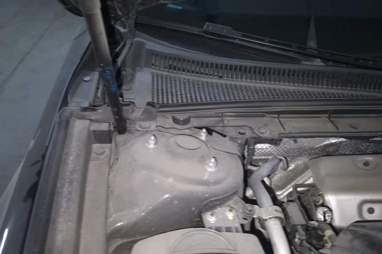 Used Hongqi H5 2025 2.0T Automatic Xuan Ying Edition Engine Bay Right