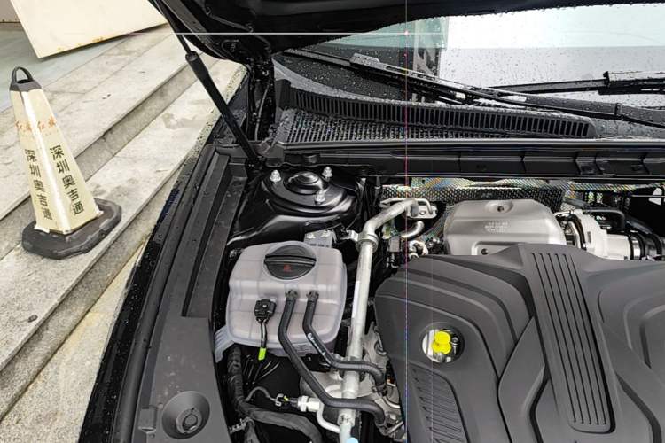 Used Hongqi H5 2025 2.0T Automatic Xuan Ying Edition Engine Bay Right