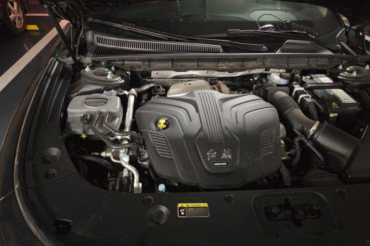 Used Hongqi H5 2025 2.0T Automatic Flag Edition – 500 000 Units Commemorative Version Engine Bay Right