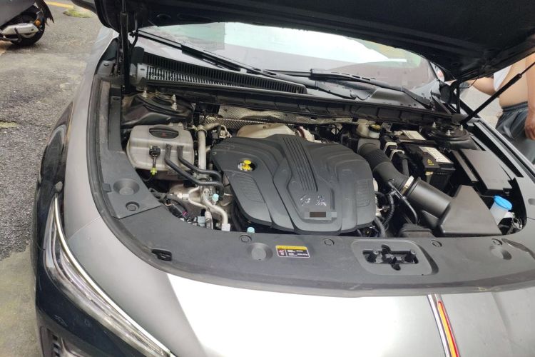 Used Hongqi H5 2025 2.0T Automatic Flag Edition – 500 000 Units Commemorative Version Engine Bay Right