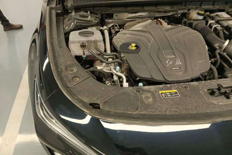 Used Hongqi H5 2025 2.0T Automatic Flag Edition – 500 000 Units Commemorative Version Engine Bay Right