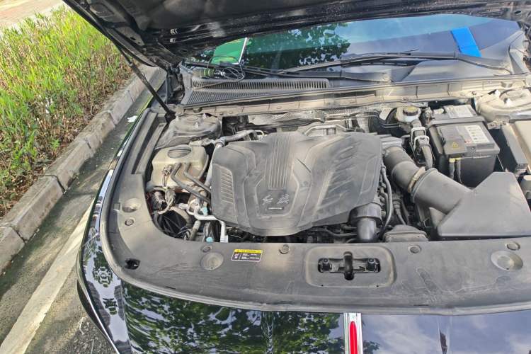 Used Hongqi H5 2025 1.5T DCT Qiyun 500 000th Unit Commemorative Edition Engine Bay Right
