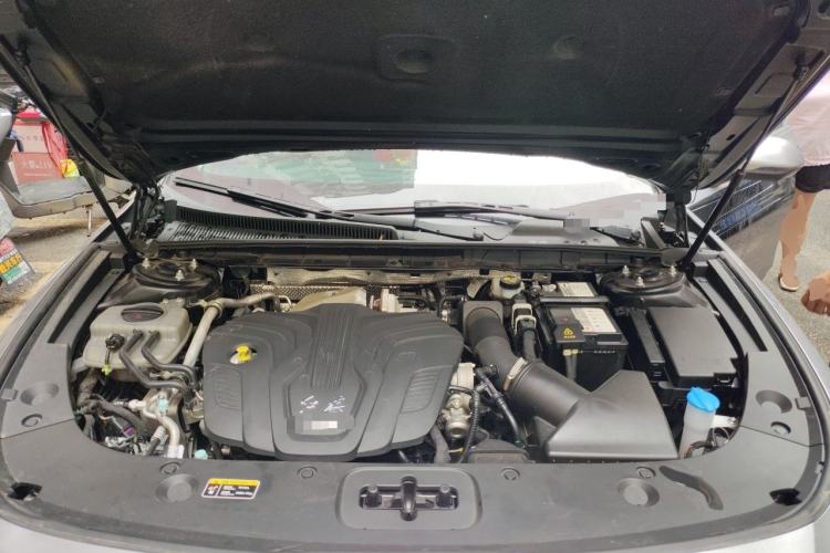Used Hongqi H5 2025 2.0T Automatic Flag Edition – 500 000 Units Commemorative Version Engine Bay