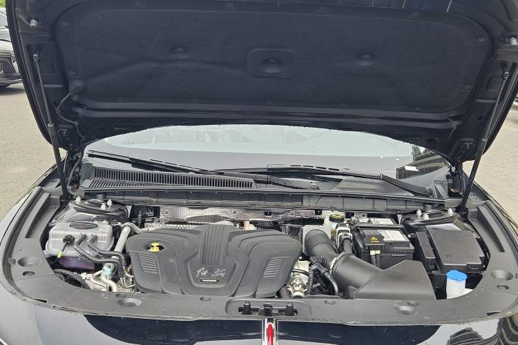 Used Hongqi H5 2025 2.0T Automatic Flag Edition – 500 000 Units Commemorative Version Engine Bay