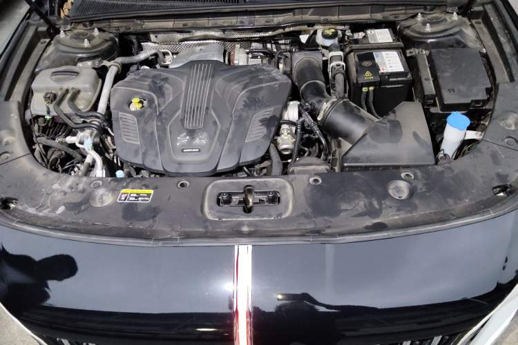 Used Hongqi H5 2025 2.0T Automatic Flag Edition – 500 000 Units Commemorative Version Engine Bay