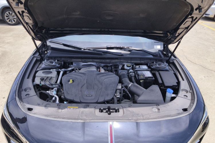 Used Hongqi H5 2025 2.0T Automatic Flag Edition – 500 000 Units Commemorative Version Engine Bay