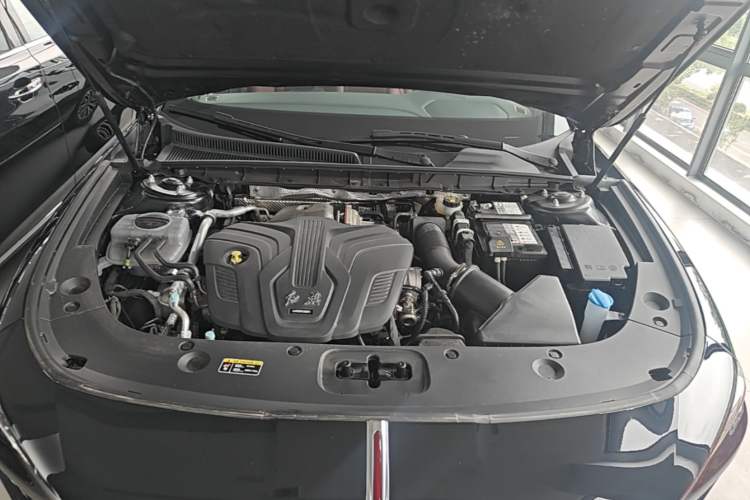 Used Hongqi H5 2025 2.0T Automatic Flag Edition – 500 000 Units Commemorative Version Engine Bay