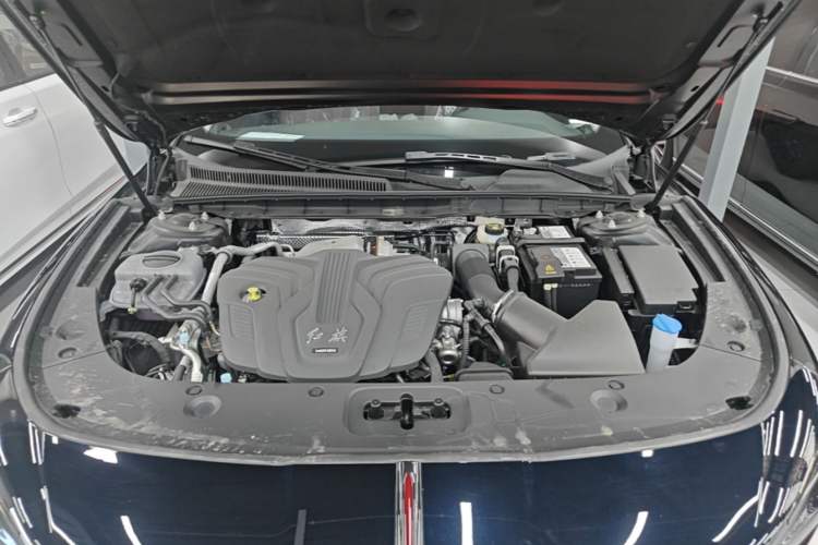 Used Hongqi H5 2025 Model 2.0T Automatic Xuan Ying 2 Million Units Commemorative Edition Engine Bay
