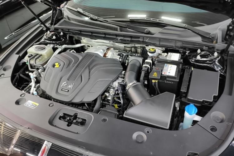 Used Hongqi H5 2025 2.0T Automatic Flag Edition – 500 000 Units Commemorative Version Engine Bay